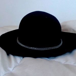 Felt hat with metal chain
